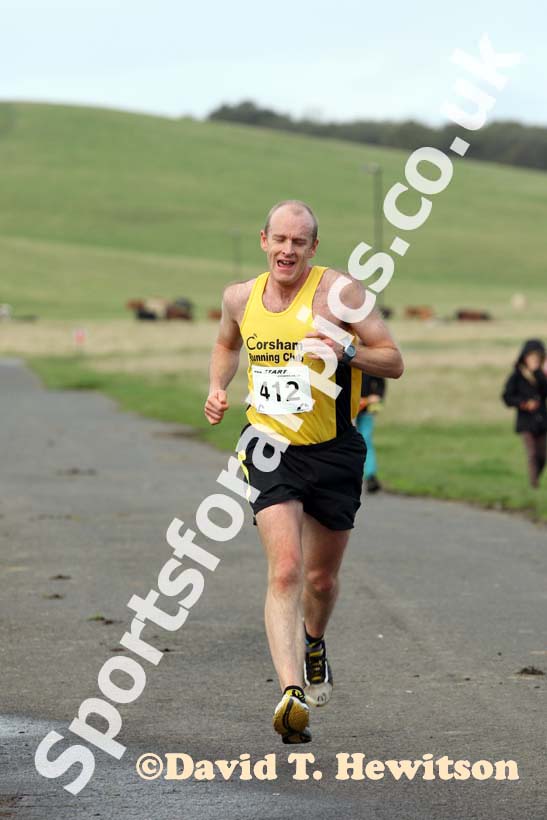 Stuart Henderson (Corsham RC) in the Newcastle Town Moor Marathon. Photo: David T. Hewitson/Sports for All Pics
